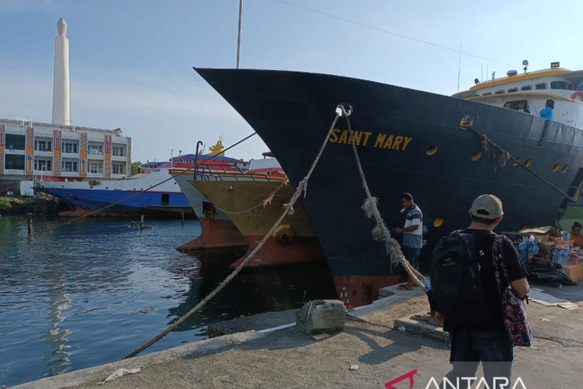 BMKG keluarkan peringatan dini gelombang 2,5 meter  di perairan Sulut