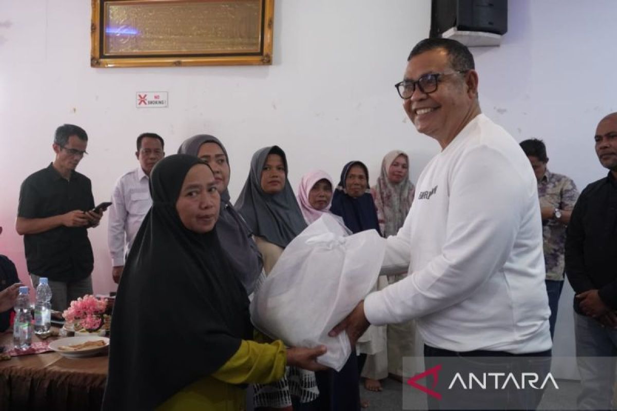 Bupati Solok siapkan 10 ribu paket sembako untuk warga membutuhkan