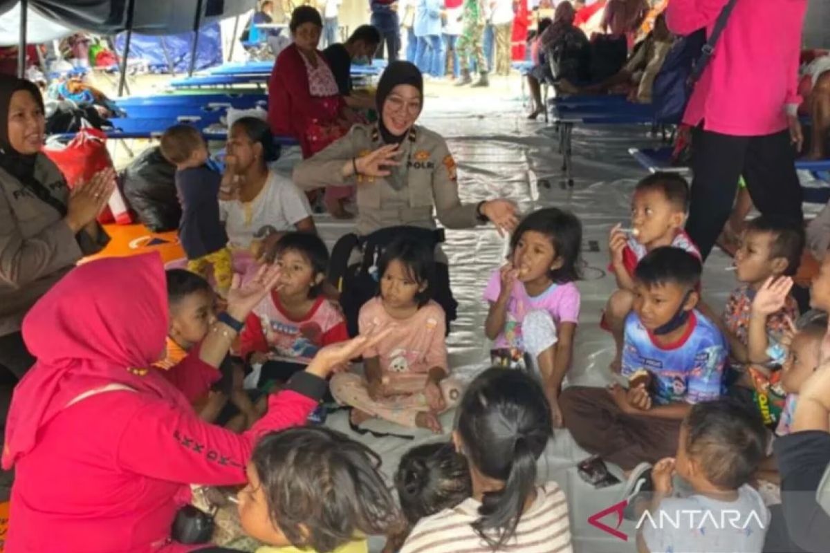 Banjir Jakarta, sejumlah warga mengungsi di tiga lokasi