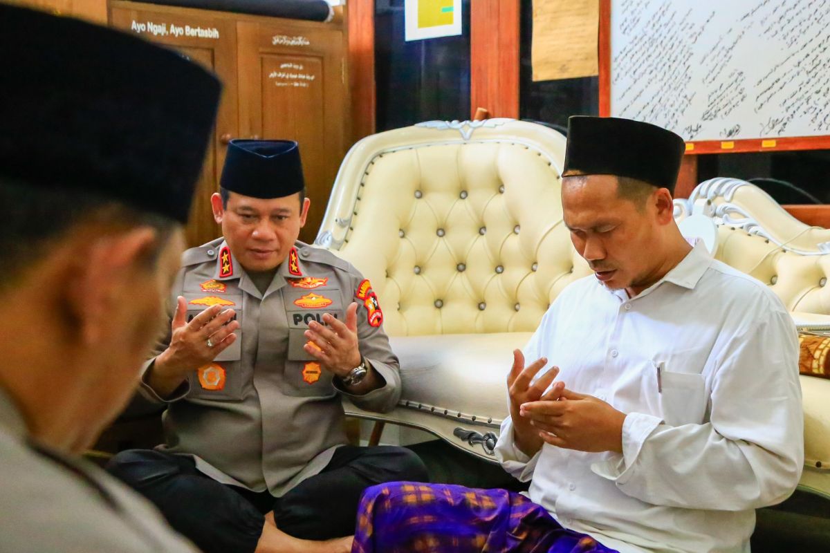 Kaops NCS Polri sowan ke Gus Baha untuk menjaga pemilu damai