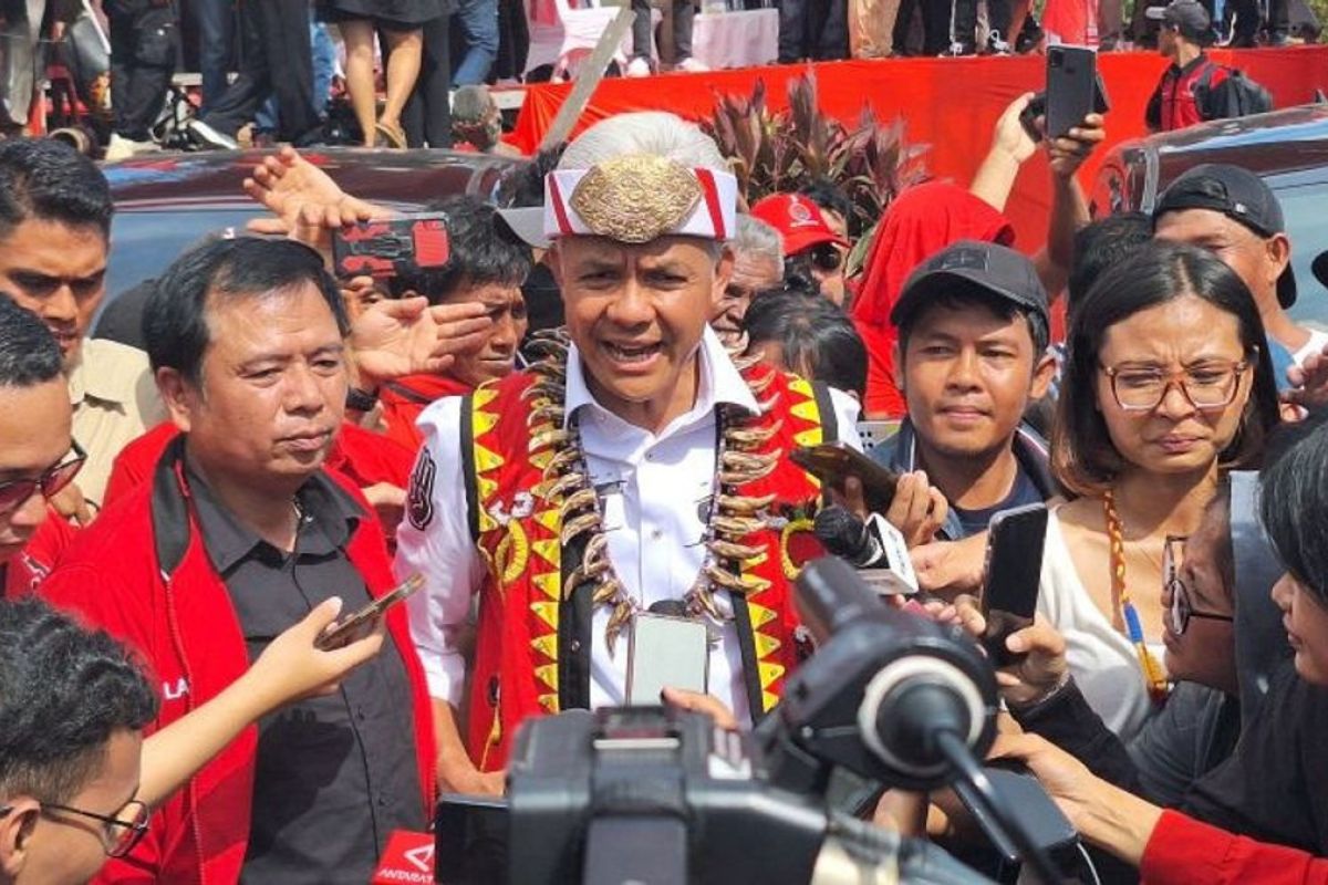 Ganjar Pranowo: Mereka yang punya kepentingan sebaiknya mundur seperti Mahfud