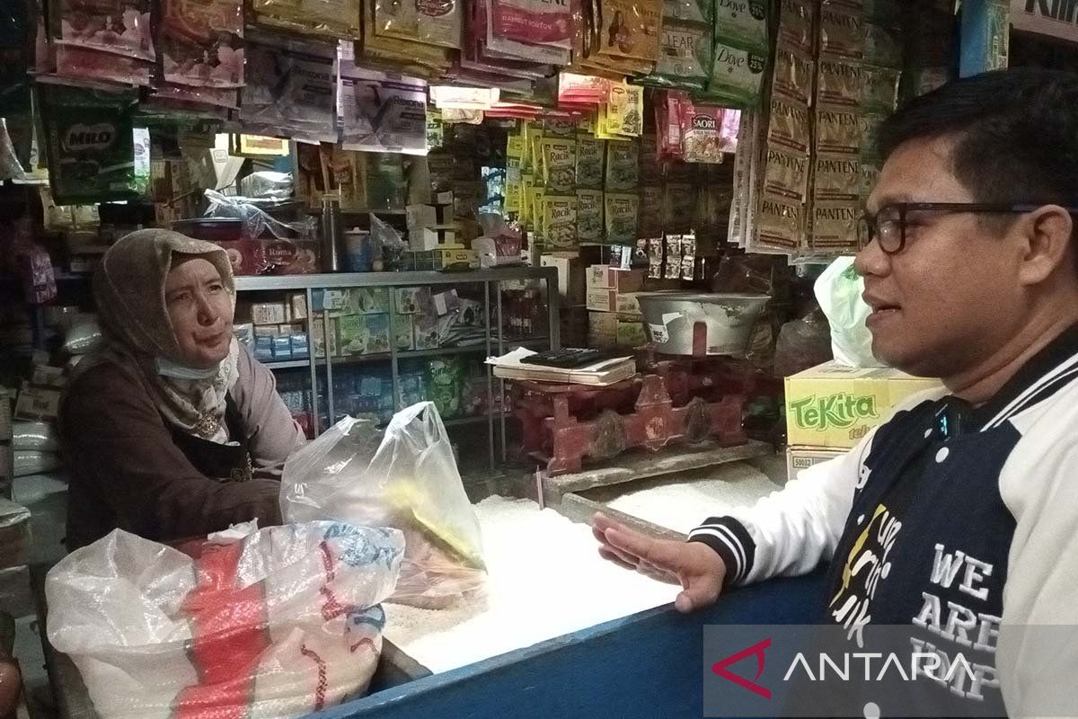 Serap aspirasi, Rektor UMP blusukan di Pasar Sidodadi Cilacap