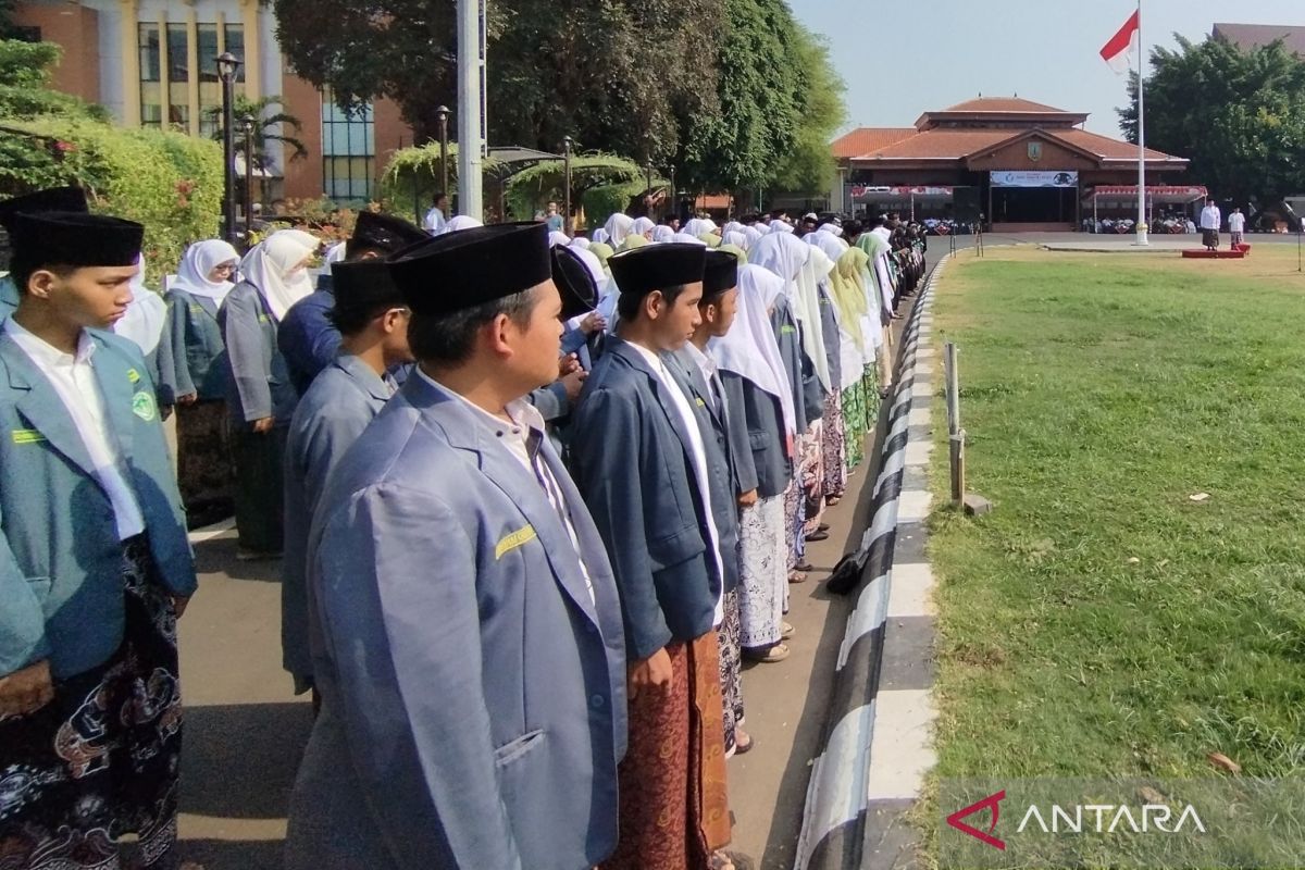 Mengajak santri Kudus gunakan hak pilih