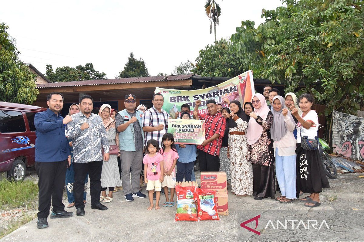 BRK Syariah Pekanbaru Sudirman salurkan korban banjir Rumbai