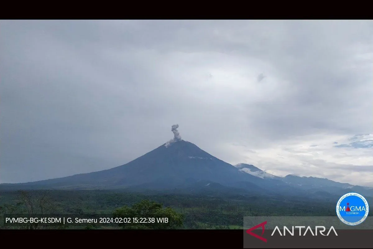 mount-semeru-erupts-spewing-1-3-km-ash-above-summit