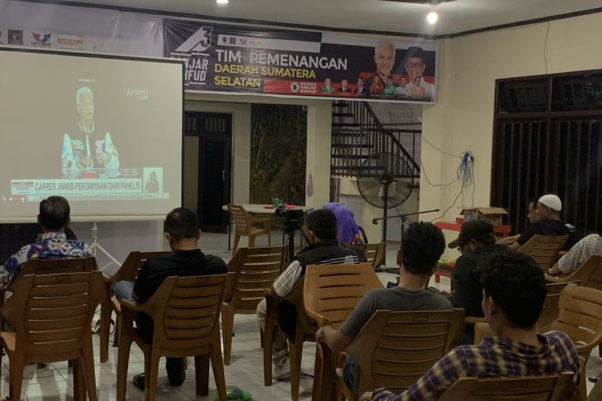 TPD Ganjar-Mahfud Sumsel nonton bareng debat capres terakhir di sekretariat