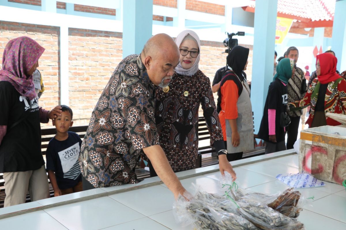 Ikan hasil tangkapan nelayan Congot banyak dibeli wisatawan