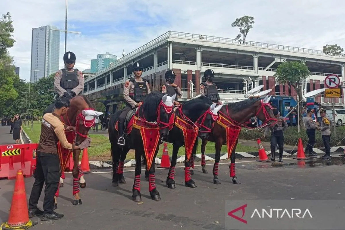 police-mobilize-mounted-k-9-units-for-final-presidential-debate