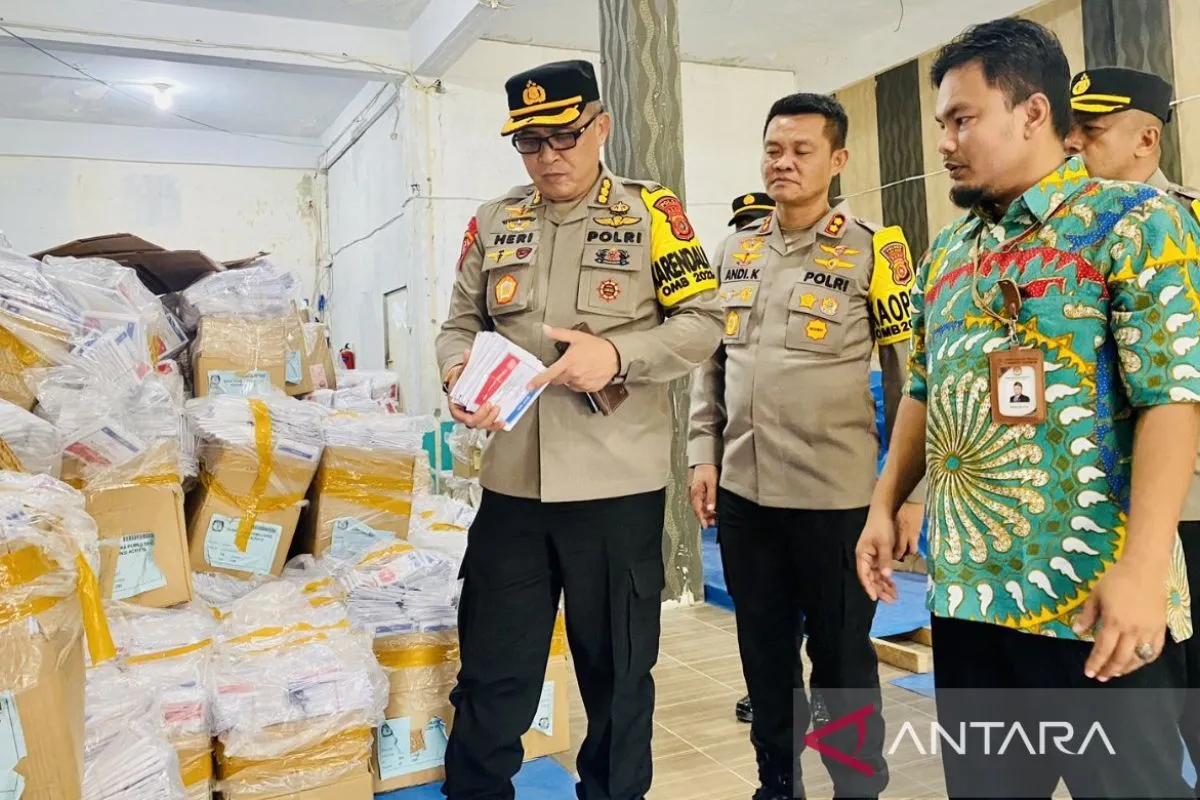 aceh-police-deploys-1408-additional-personnel-for-election-logistics-security