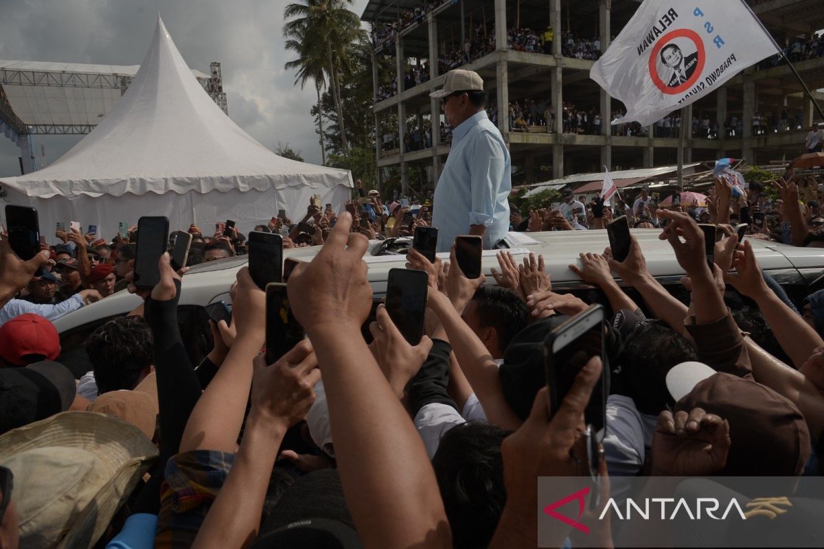 Warga Langowan Sulut antusias temui Prabowo Subianto