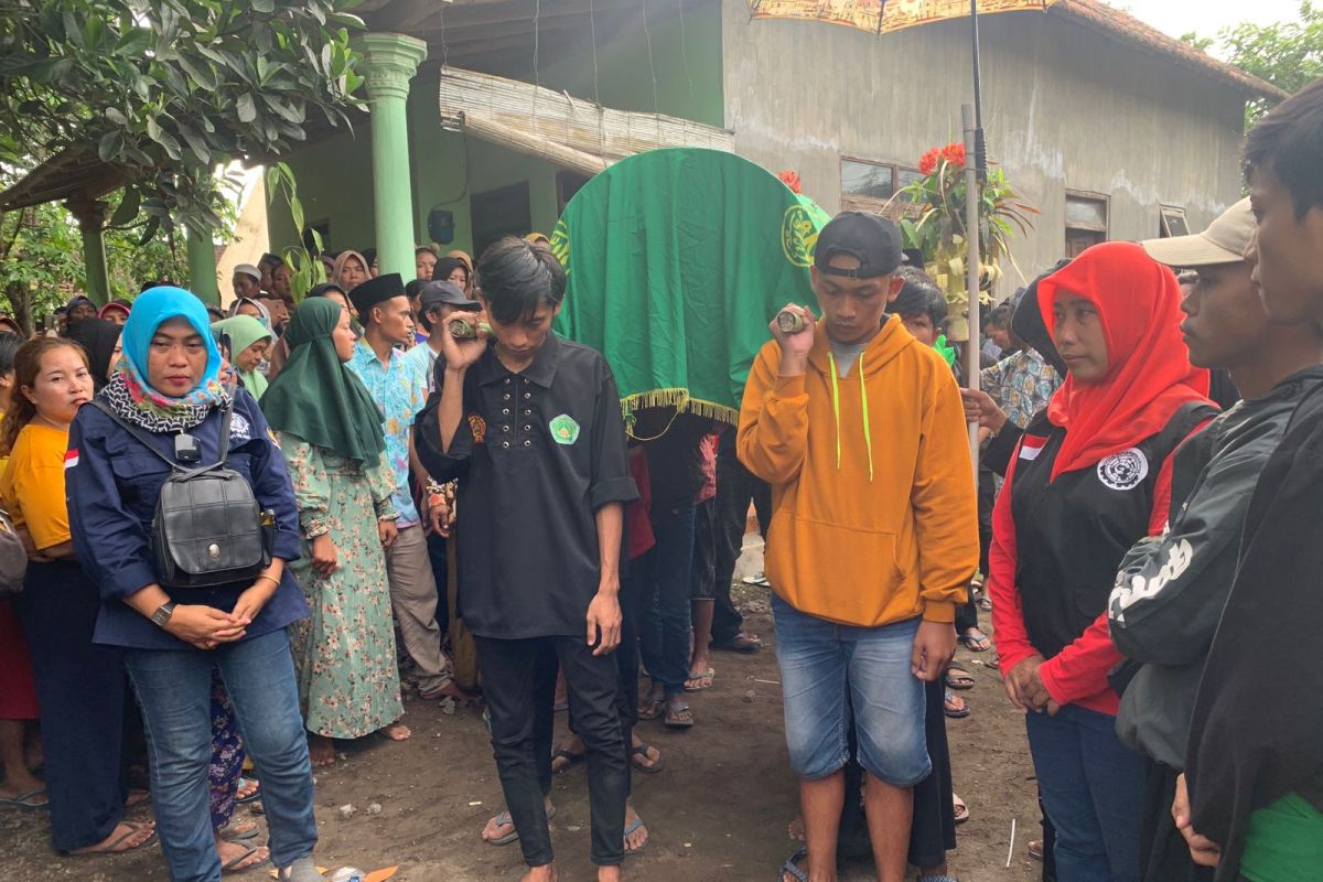 Jenazah pekerja migran korban pembunuhan dimakamkan di Jember