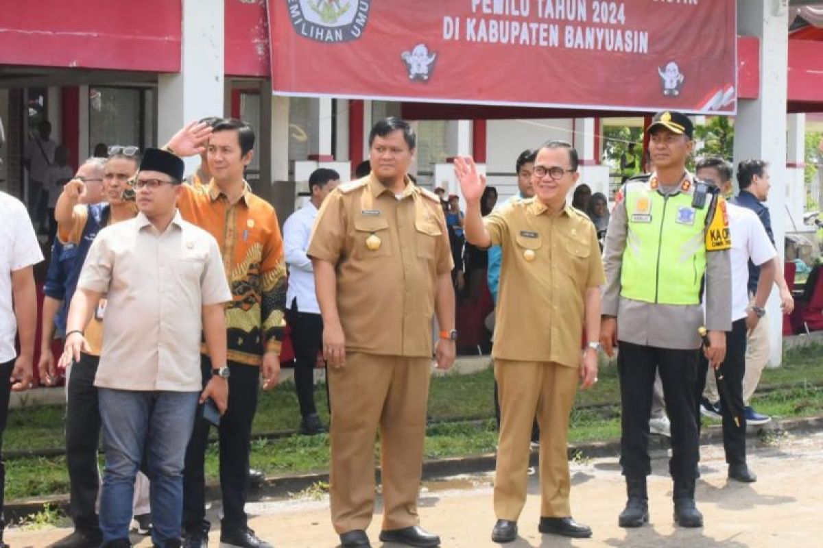 Pj Bupati Banyuasin lepas angkutan distribusi logistik Pemilu 2024