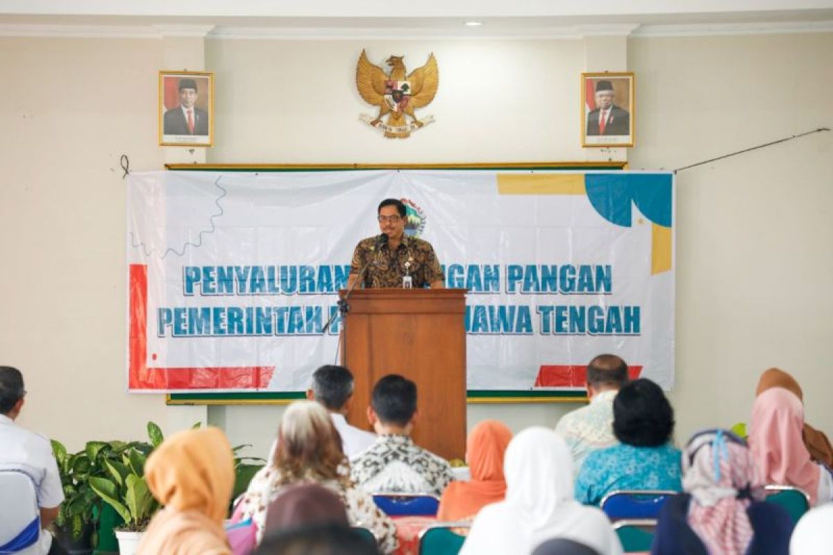 Pemprov Jateng salurkan bantuan pangan untuk warga Karanganyar