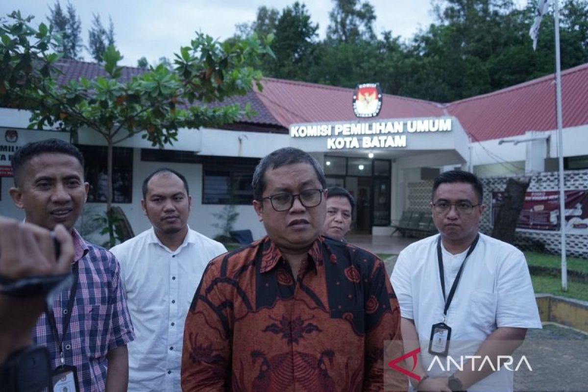 Beredar video Ketua KPU Batam tendang meja, begini penjelasannya