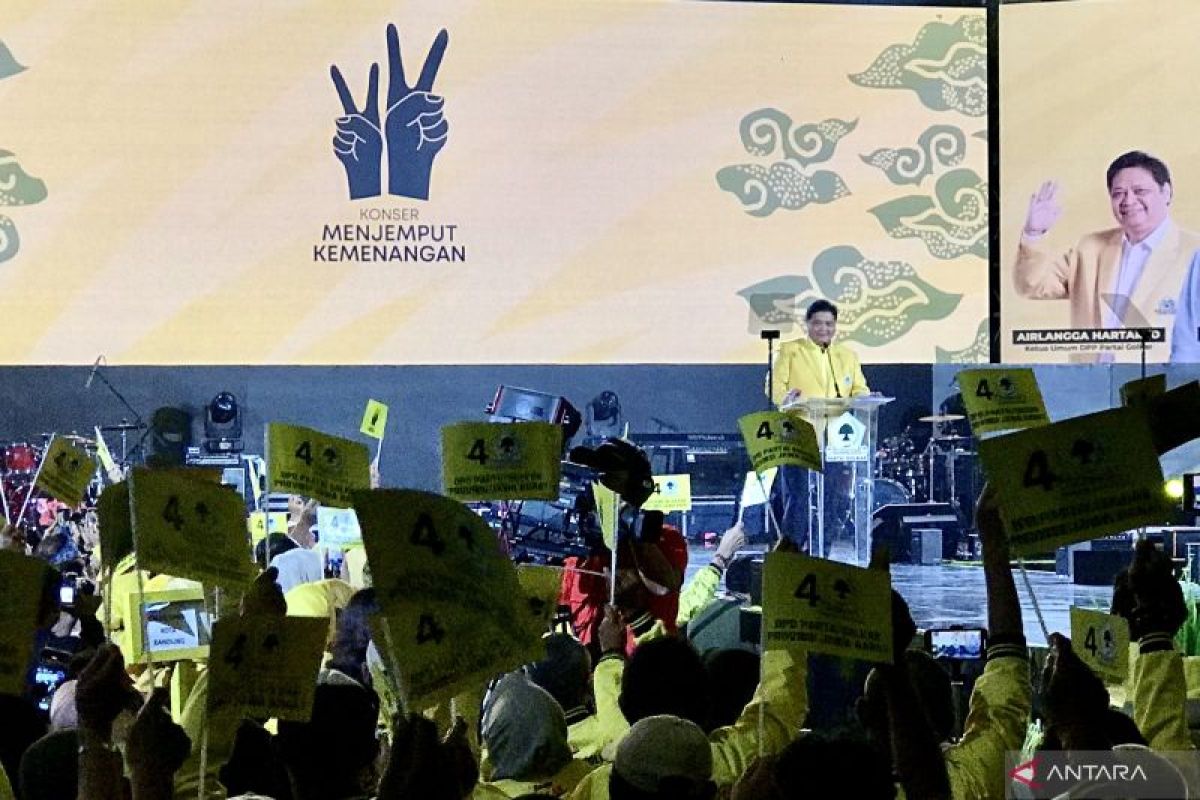 Ketum Golkar Airlangga instruksikan rebut suara Jabar