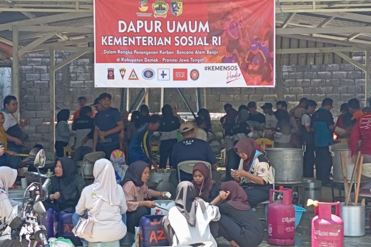 Pemprov Jateng  distribusikan bantuan pangan untuk korban banjir Demak