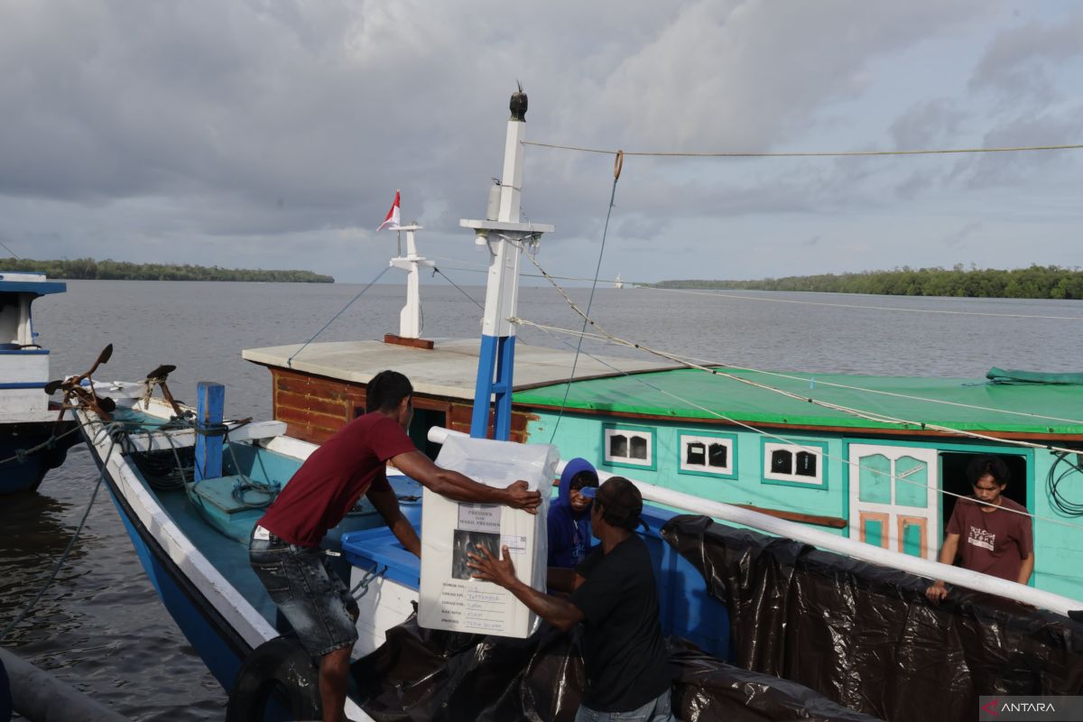 KPU distribusikan lagi logistik pemilu untuk tujuh distrik di Asmat