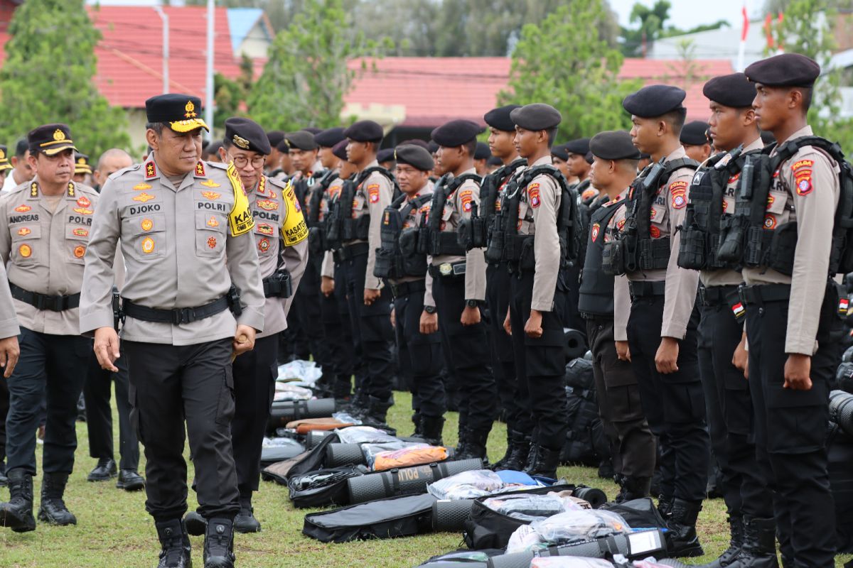 Polda Kalteng gelar apel pemberangkatan 335 personel PAM TPS pemilu