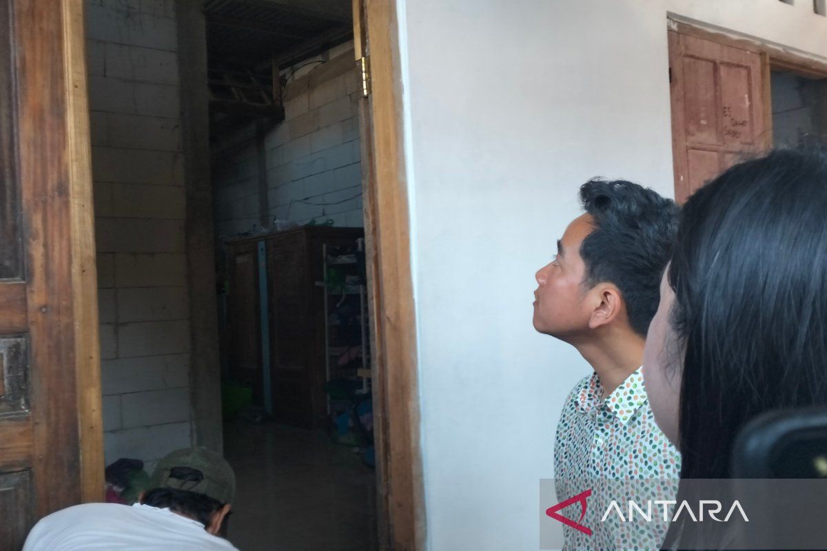 Rumah tak layak huni milik warga direnovasi