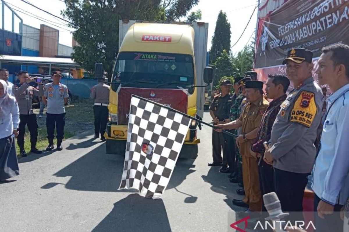 KPU Agam gunakan 90 mobil truk distribusikan logistik pemilu (Video)