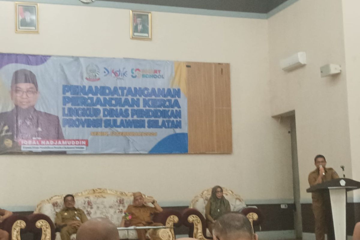 Pejabat dan staf Dinas Pendidikan Sulsel teken perjanjian kerja