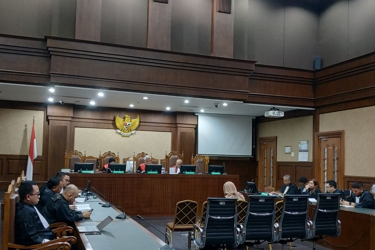 Didakwa rugikan negara Rp1,77 triliun, mantan Dirut Pertamina jalani sidang Tipikor