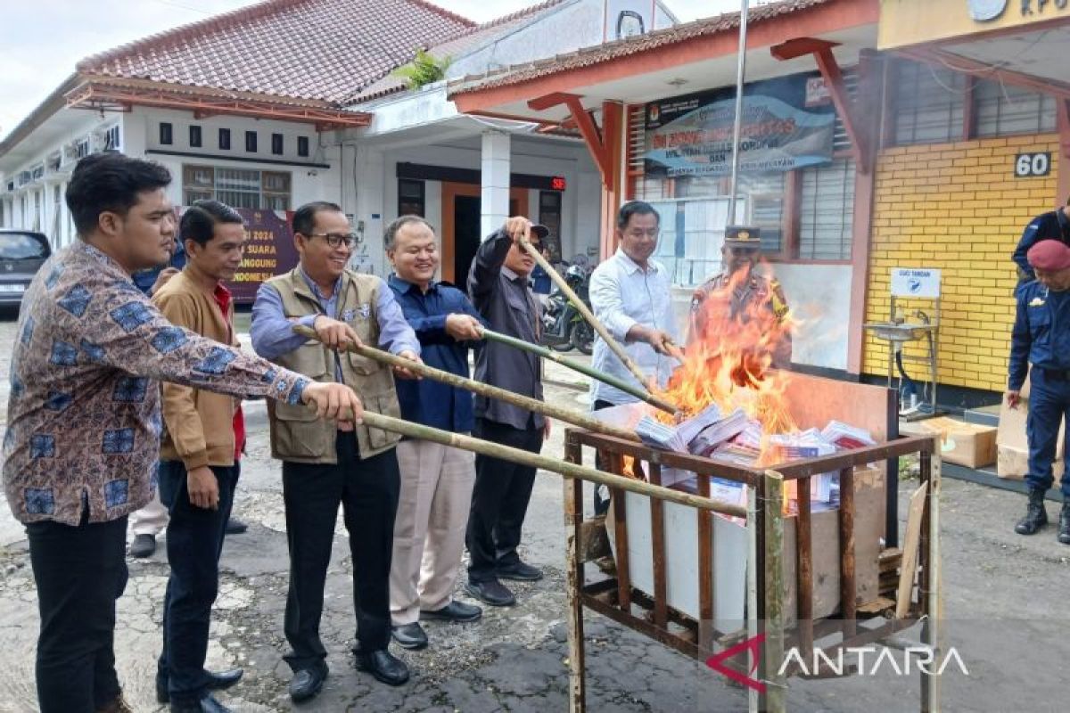 KPU  Temanggung musnahkan 7.211 surat suara rusak