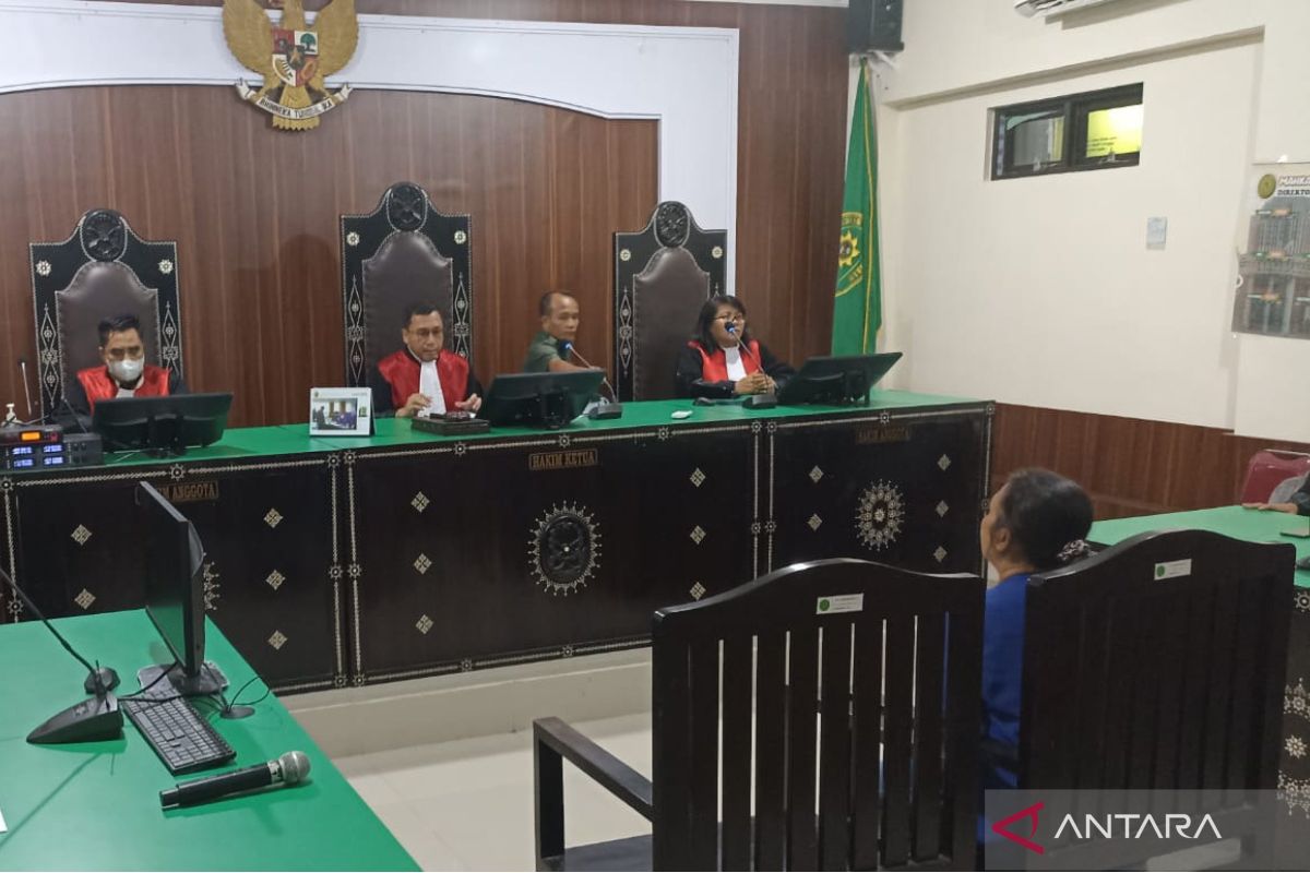 Caleg asal Mataram bagi beras dan stiker divonis bebas