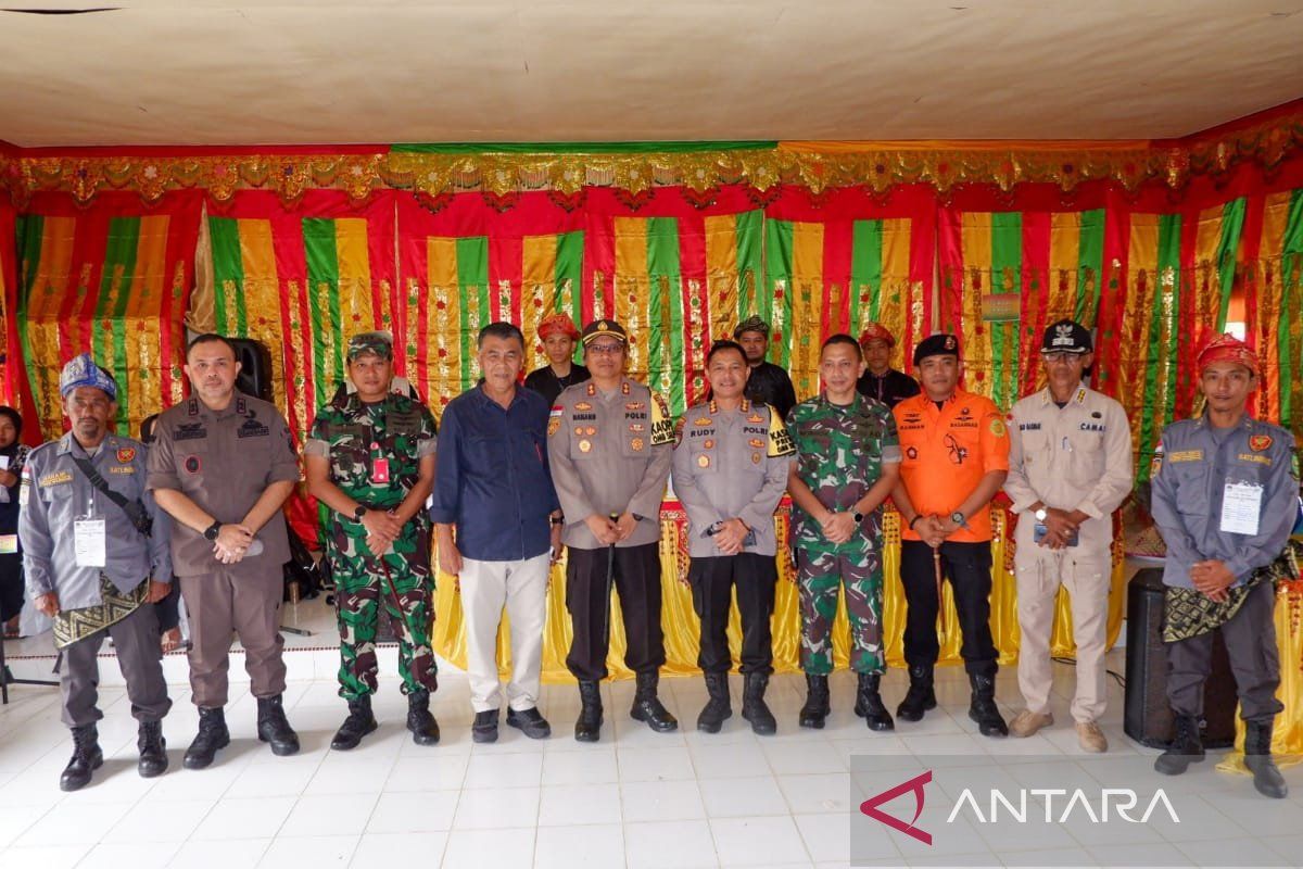 Bupati Natuna pantau TPS bersama Forkopimda