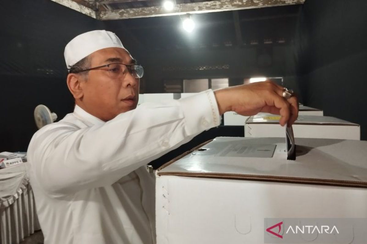 Ketum PBNU gunakan hak pilih di TPS 03 Rembang