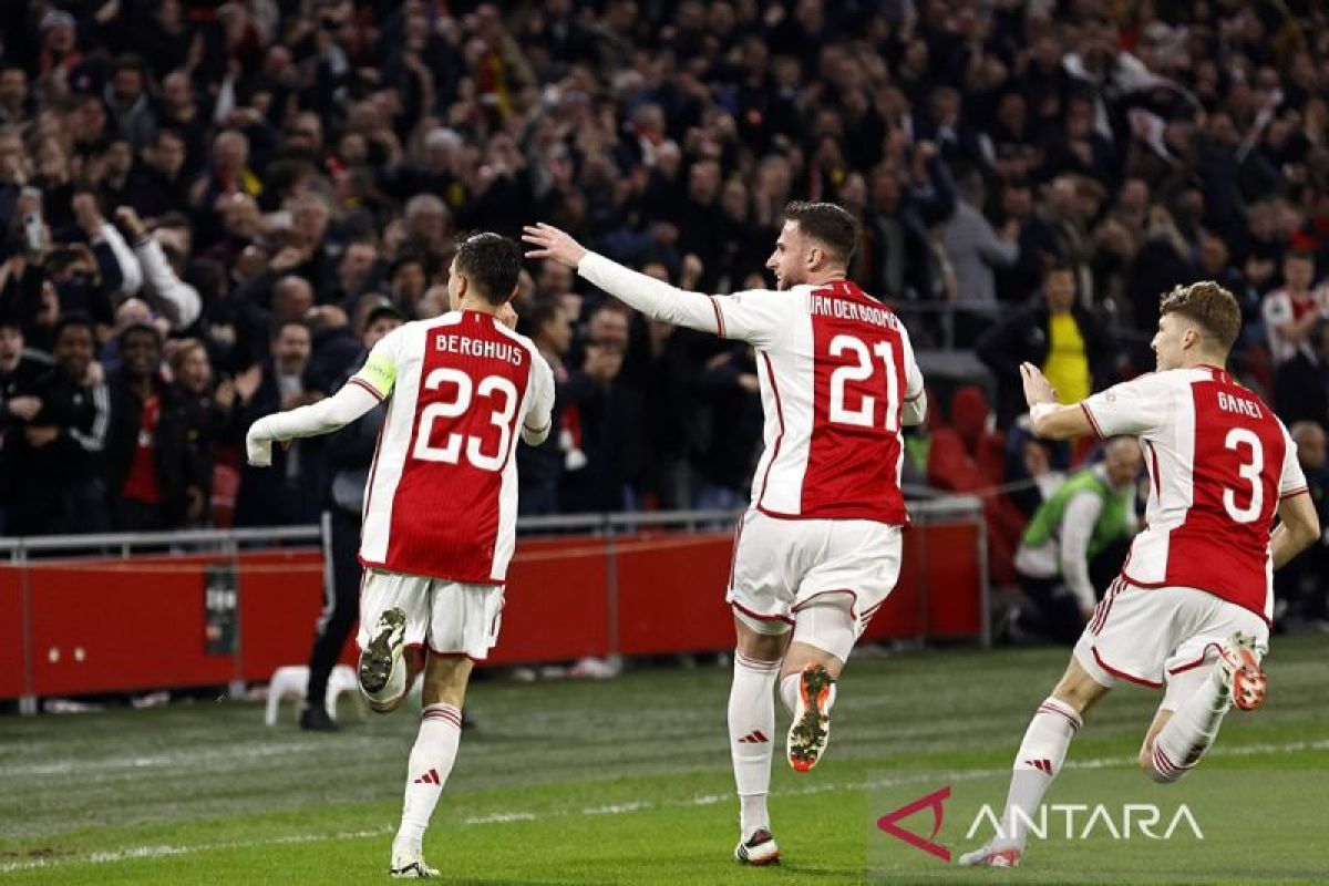 AFC Ajax unggah "Manchester is red" setelah de Ligt-Mazraoui ke MU