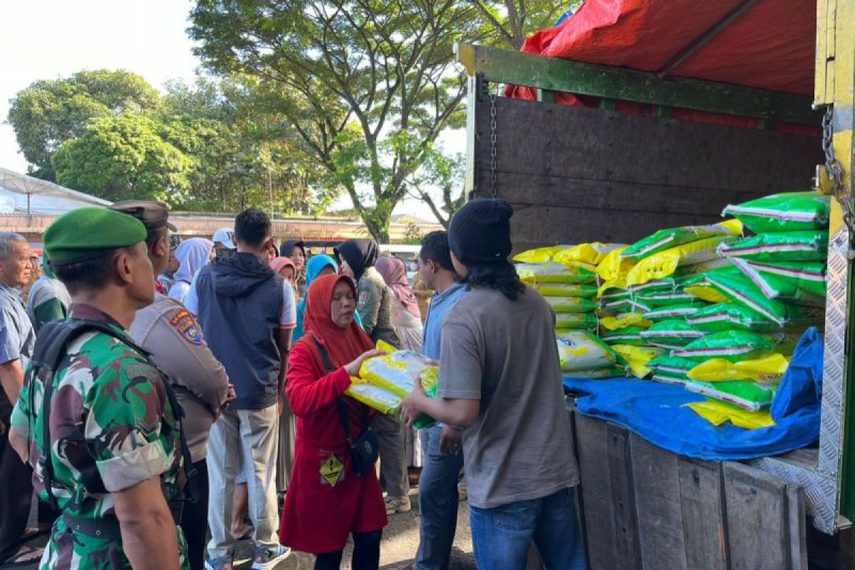 Bulog lakukan operasi pasar beras di  Temanggung