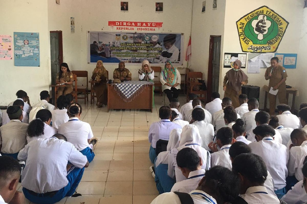 128 siswa SMKN Kesehatan Jayapura ikuti uji kompetensi keahlian profesi