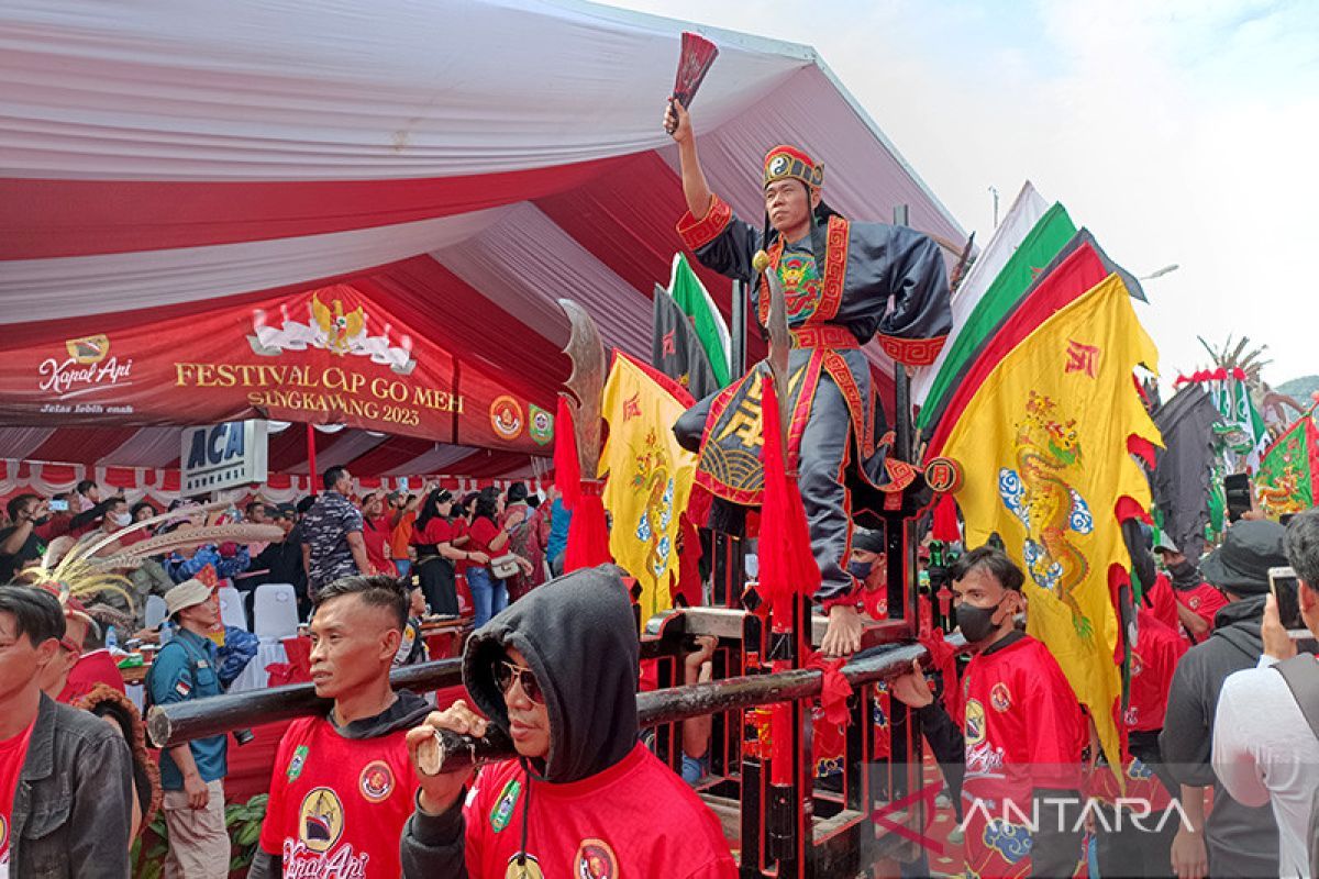 Atraksi Tatung dan Barongsai di persiapkan Pemkot Singkawang untuk kegiatan penutupan Rakornas Pemasaran Pariwisata se-Indonesia yang akan dihadiri sebanyak 250 peserta pada tanggal 24 Februari mendatang.  (ANTARA/HO-Rudi)