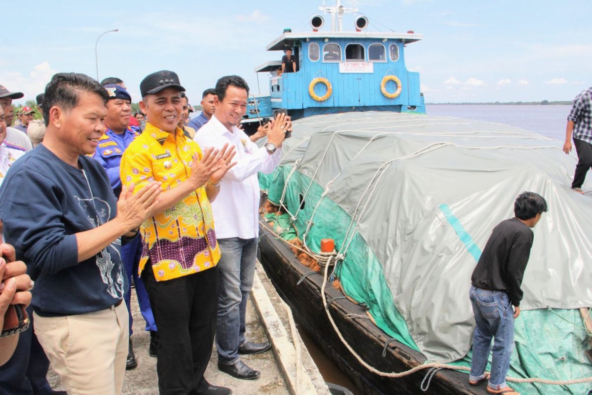 PJ Bupati Inhil lepas ekspor 200 ton kelapa