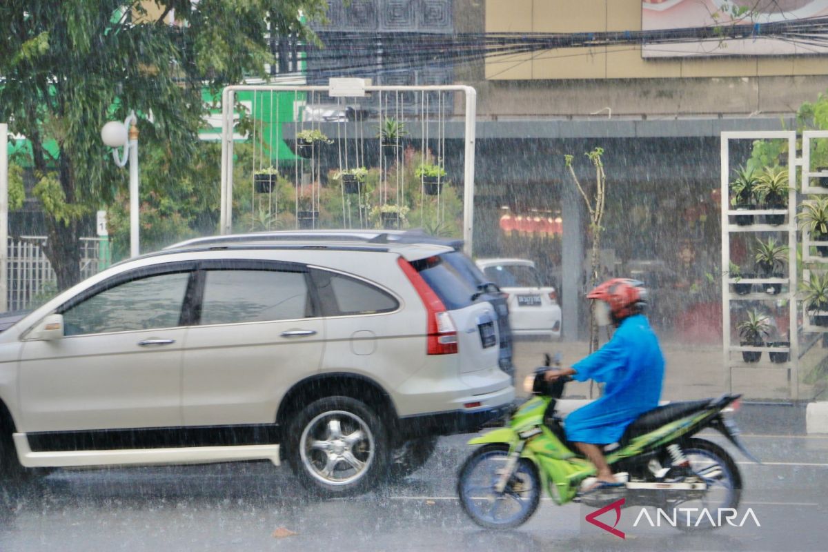 BMKG mengingatkan potensi hujan lebat hari ini