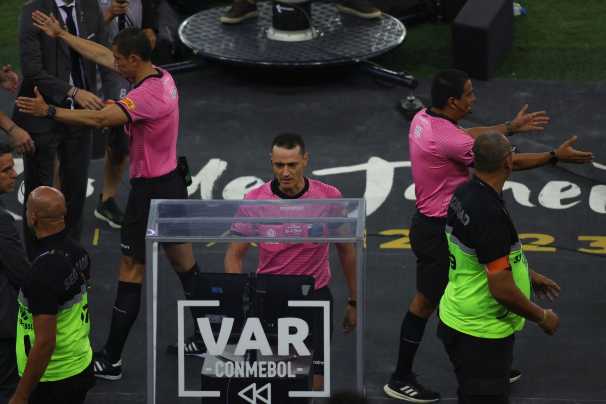 VAR untuk kualitas tinggi pertandingan dan kompetisi sepak bola kita