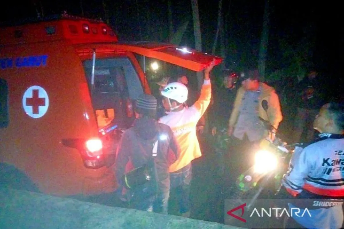 Mount Cikuray Climber Fatally Struck by Lightning Evacuated