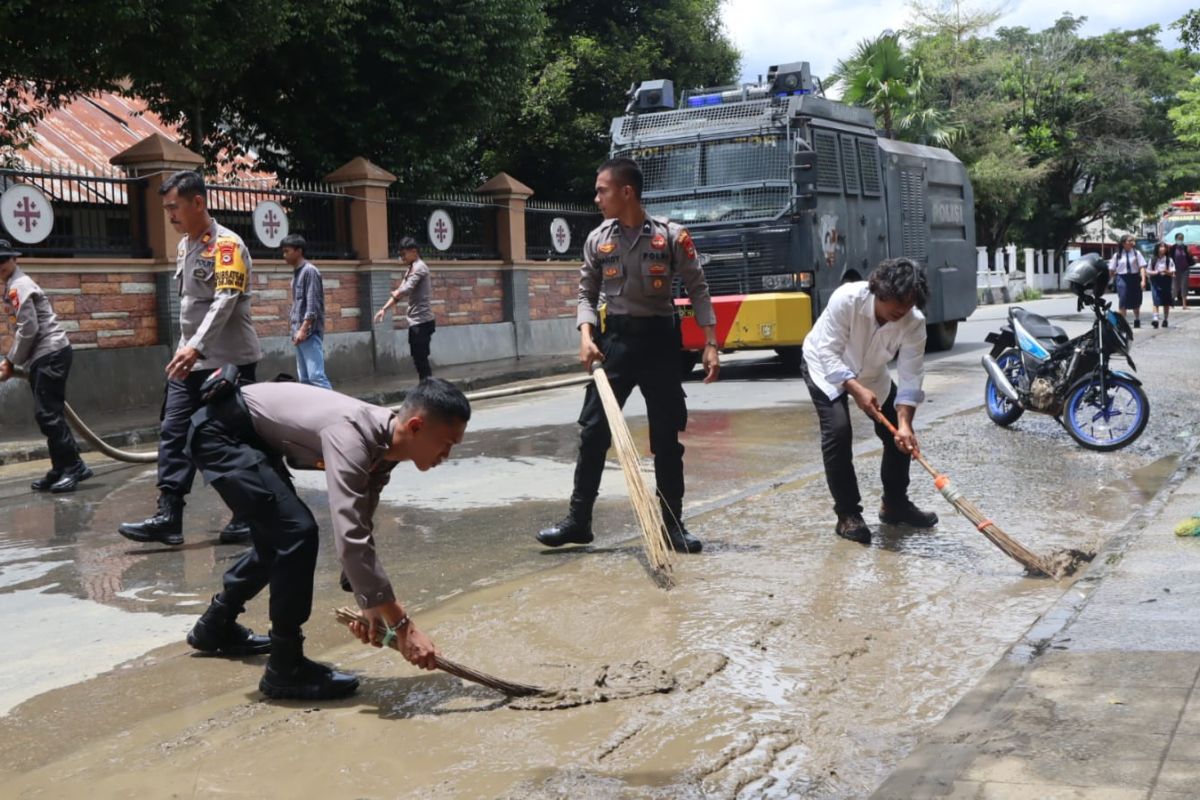 Polres Tana Toraja dirikan posko bencana pascabanjir di Makale