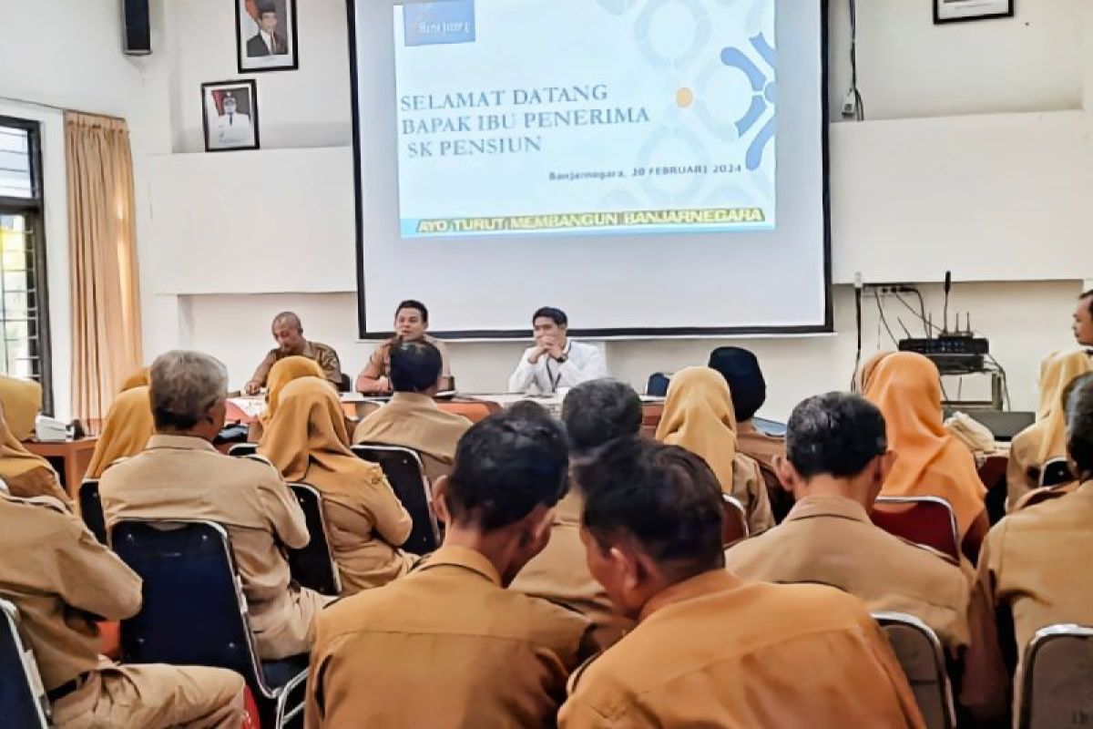 Bank Jateng fasilitasi penyerahan SK Pensiun di Banjarnegara