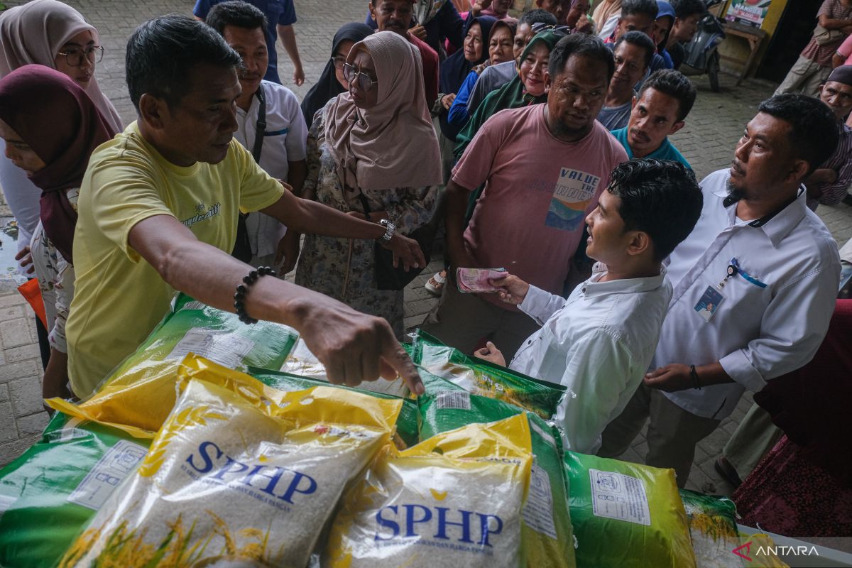 Jaga Kestabilan Pangan, Direktur Keuangan BULOG Pantau Distribusi SPHP Langsung