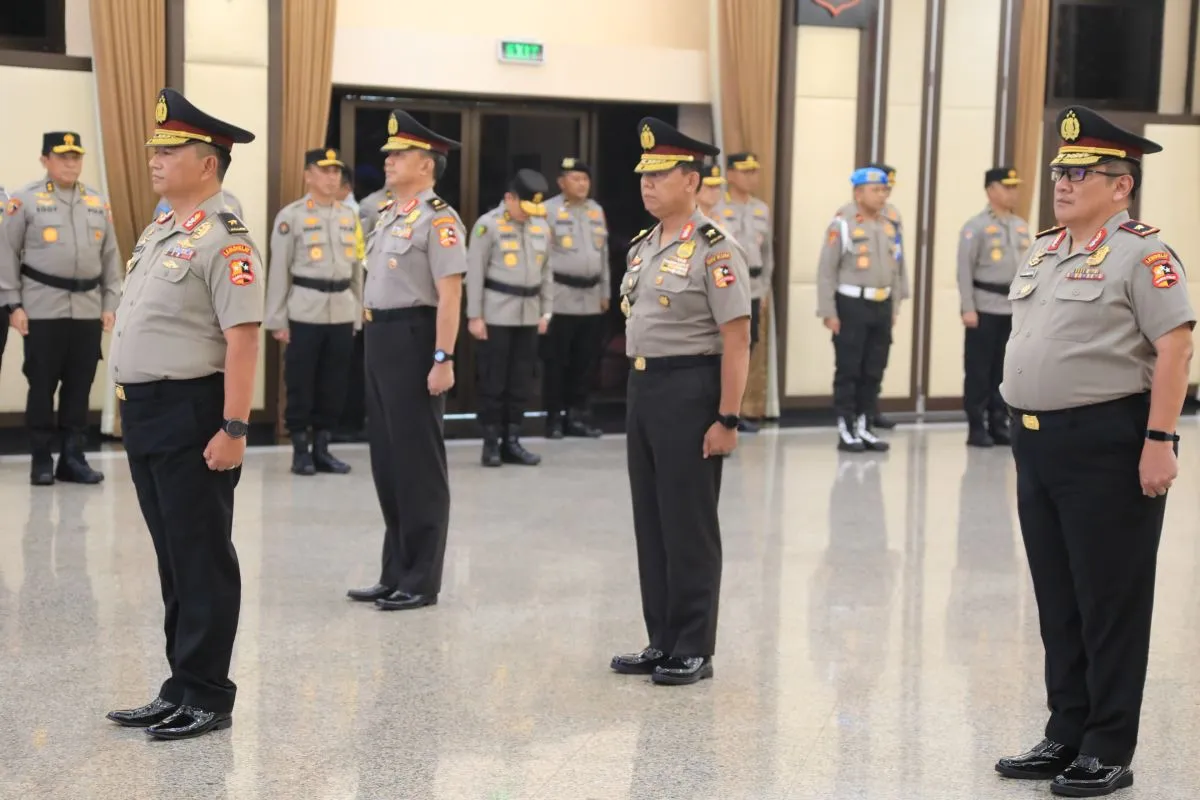 four-police-officers-promoted-to-higher-ranks