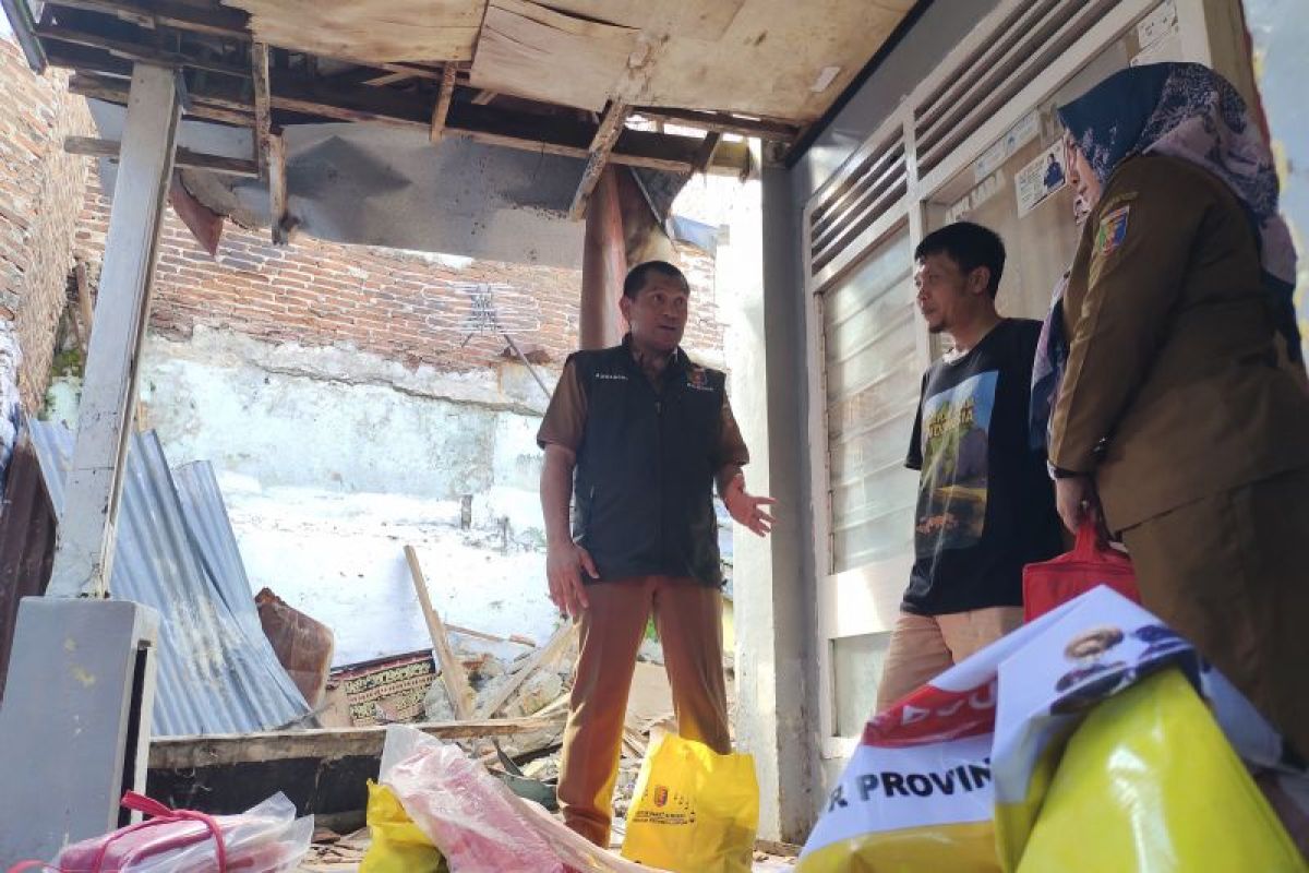 Dinas Sosial Lampung salurkan bantuan ke warga terdampak banjir