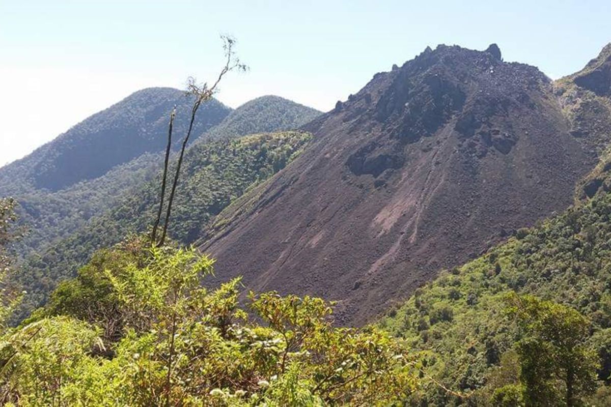 PVMBG modernisasi alat pemantau Gunung Api Anak Ranakah di Manggarai