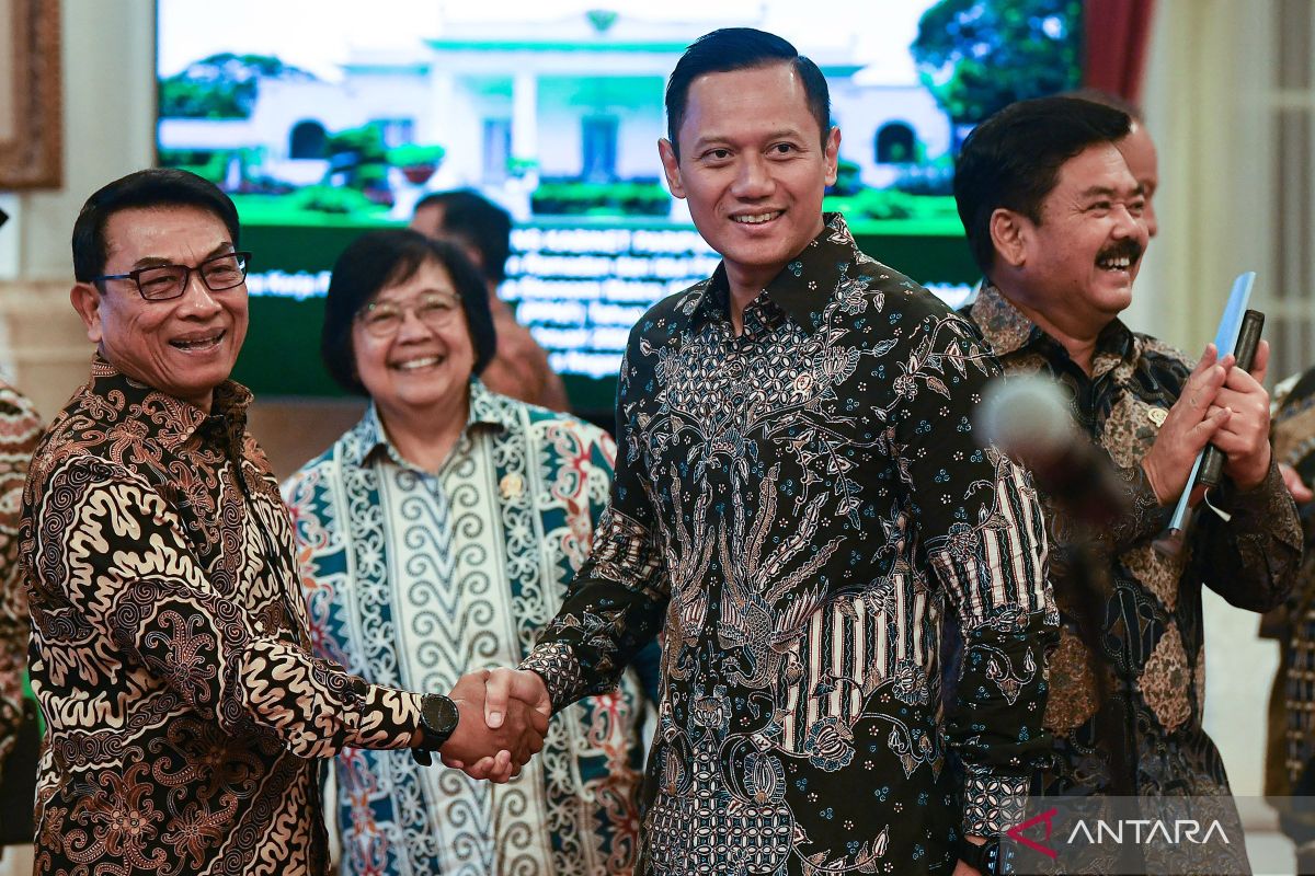 Moeldoko dan AHY akhirnya bertemu saling berjabat tangan