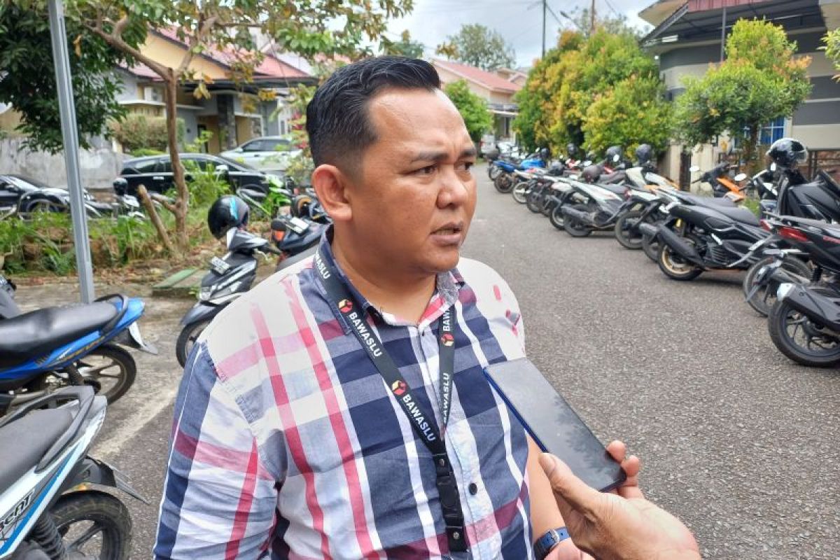 Bawaslu Kepri hentikan kasus politik uang Ria Saptarika