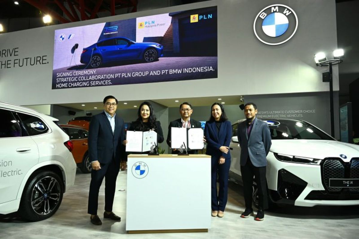 PLN gandeng BMW, tiap pembelian mobil EV dapat fasilitas home charging terintegrasi