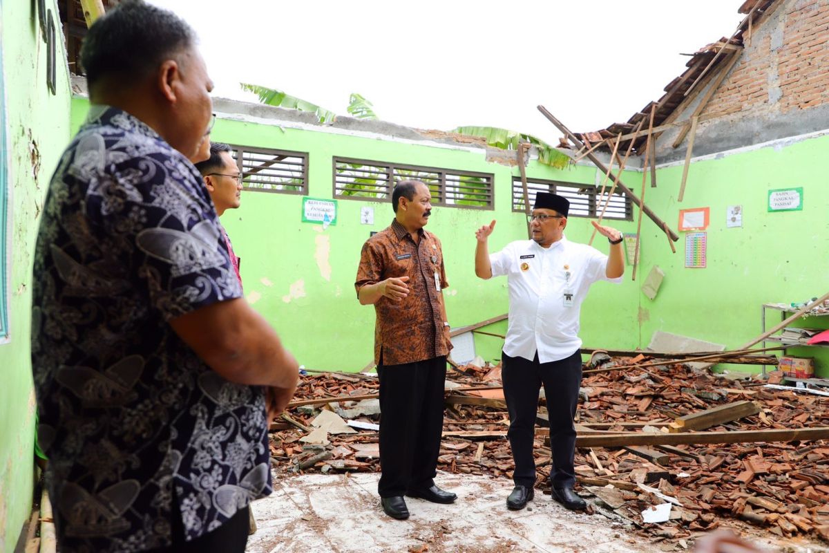 Pemkab Kudus segera lakukan perbaikan atap ruang kelas SD yang ambrol