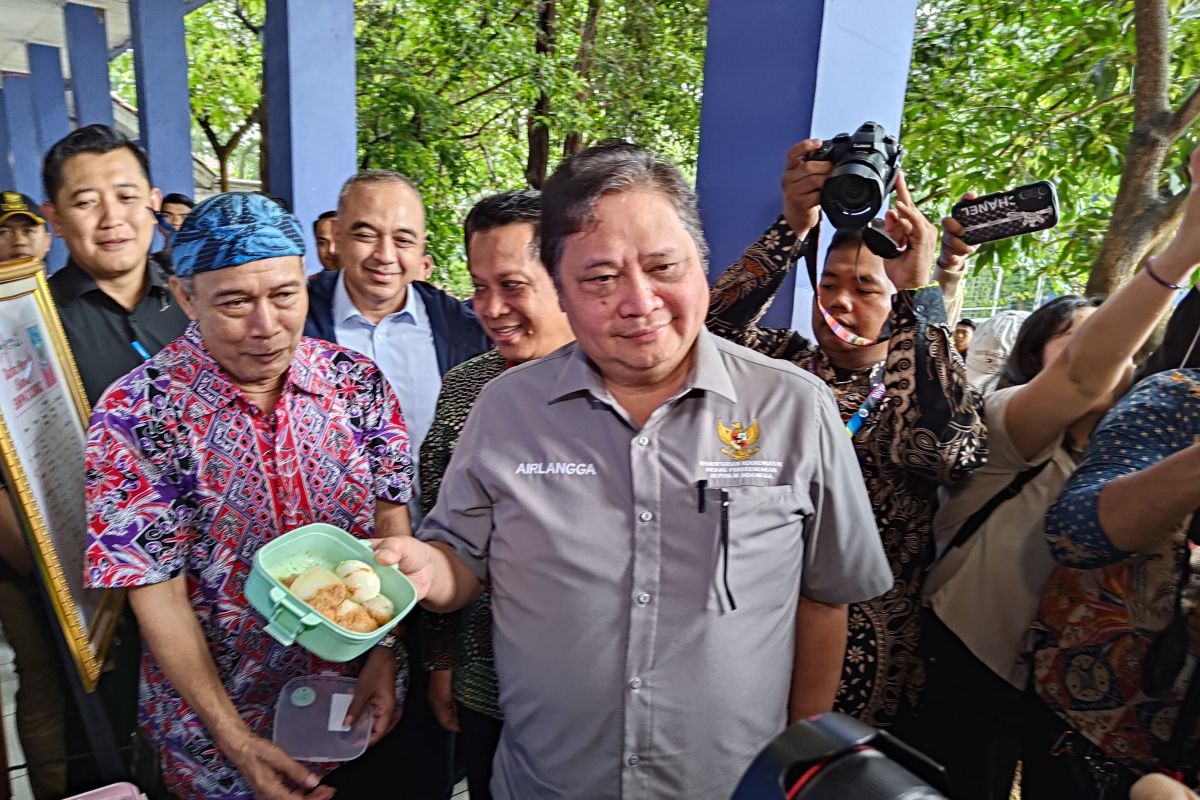 Airlangga sebut program makan gratis bagi pelajar bisa tingkatkan ekosistem UMKM