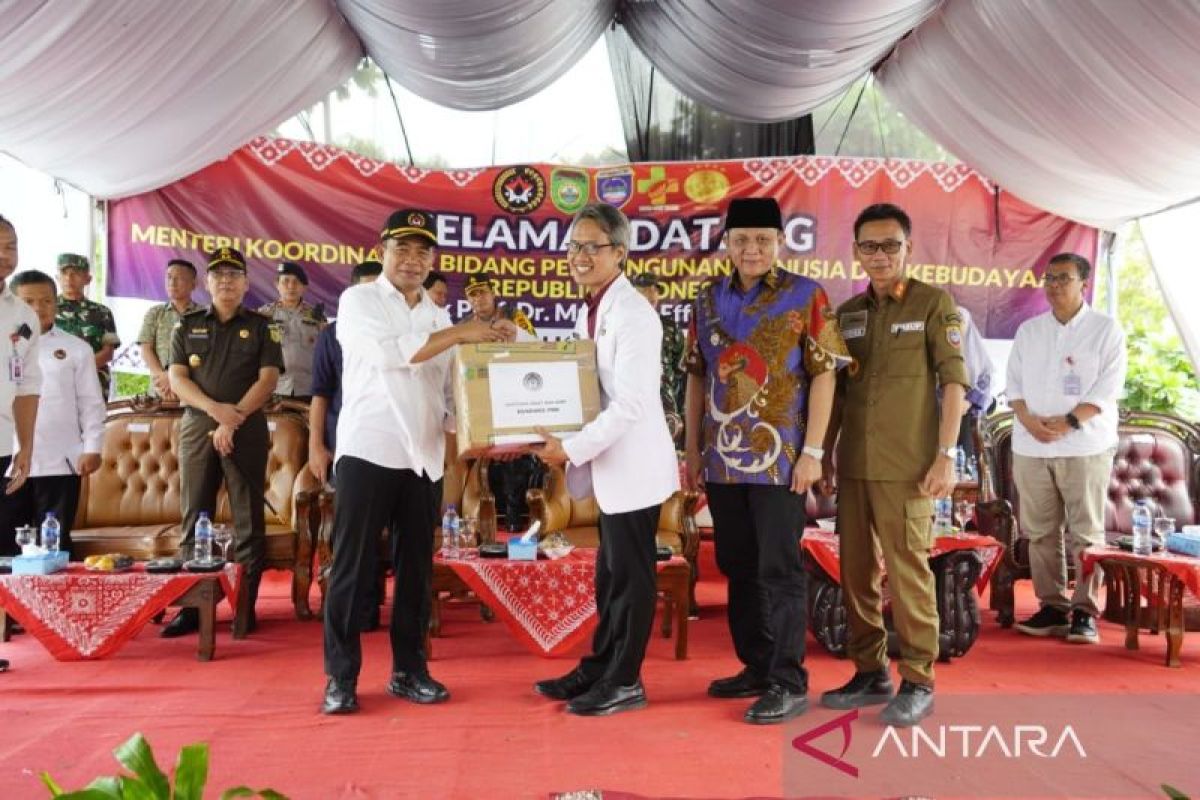 Menko PMK minta nakes di OKU  Timur tingkatkan pelayanan kesehatan